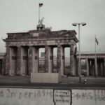 A picture of the Berlin Wall at the Brandenburg Gate from 1985